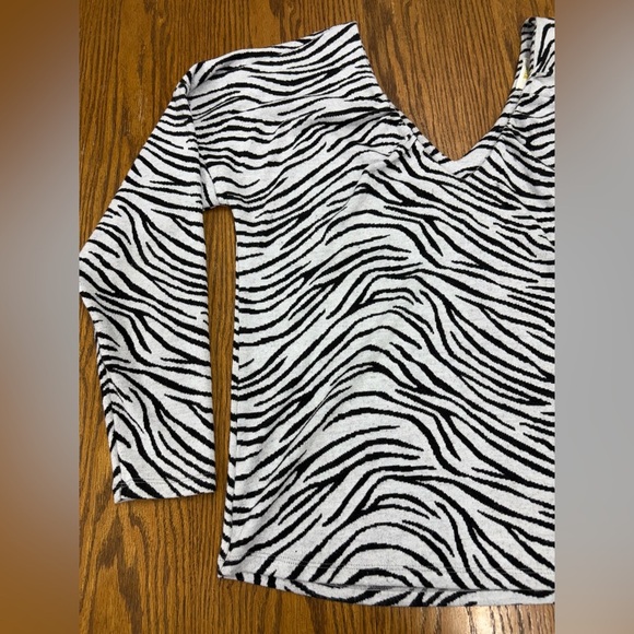 Maeve Anthropologie Top Women’s Sz M Zebra Animal Print V Neck Soft Knit Sexy - Picture 8 of 12